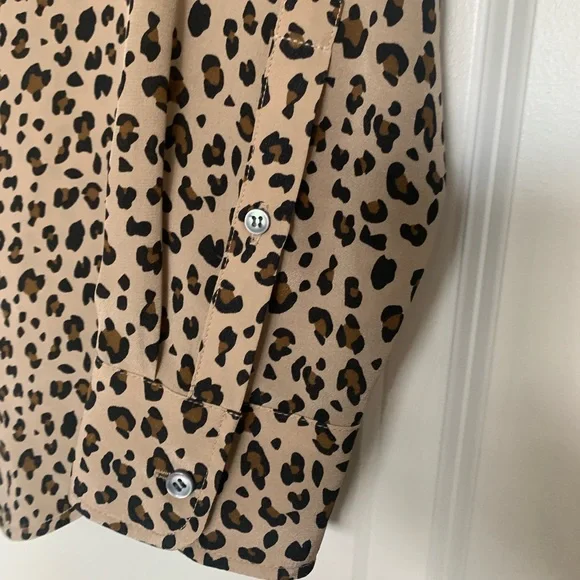 Silk button-up shirt in leopard - Picture 6 of 10